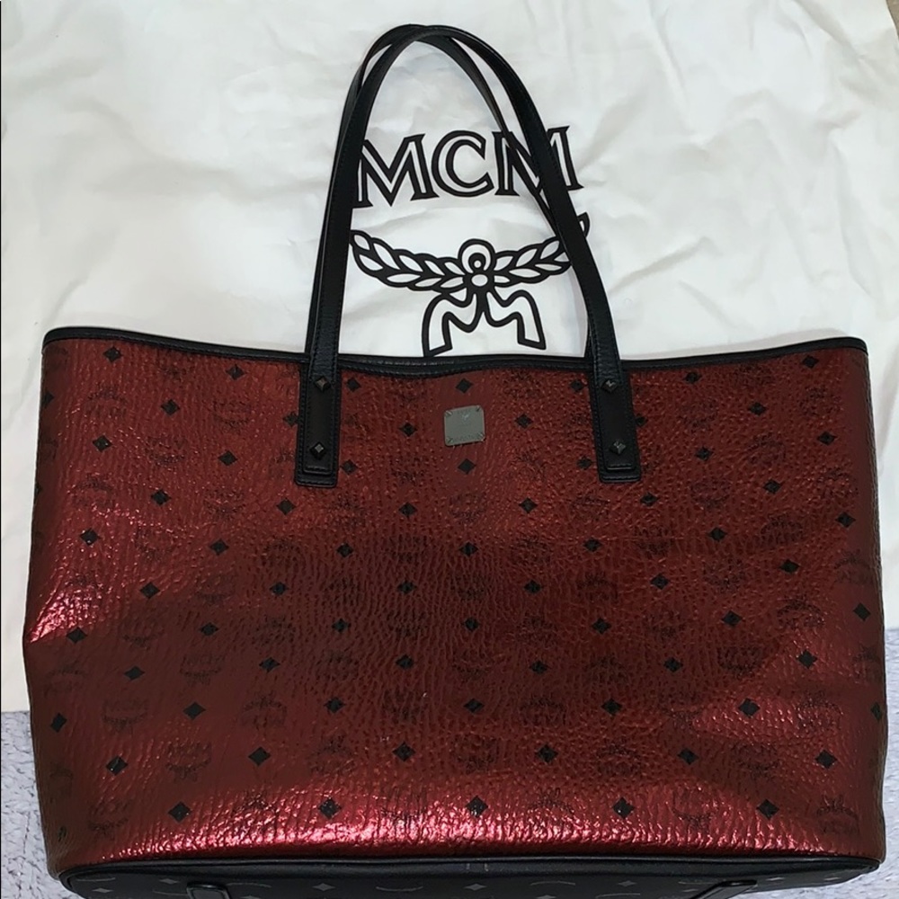 Authentic🍓MCM Metallic Scooter Red 🍒